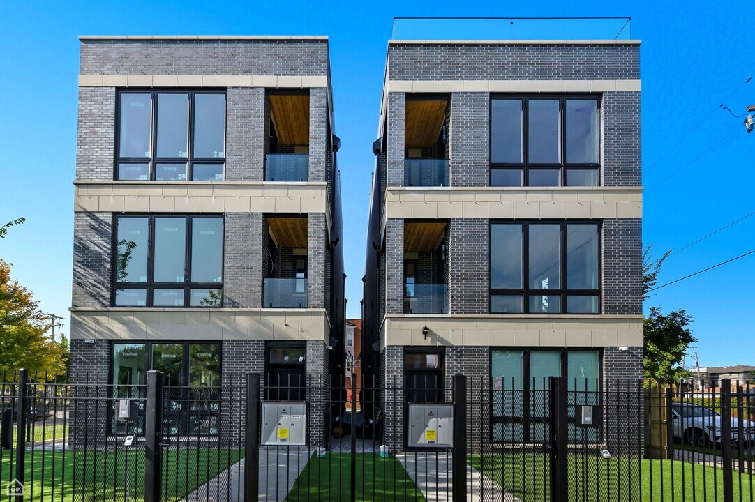 3902 S Lake Park Ave in Chicago, IL - Building Photo