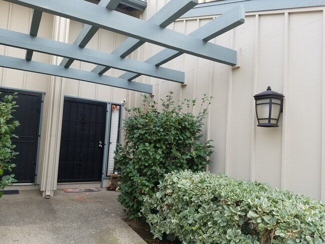 8139 Via Mallorca in La Jolla, CA - Foto de edificio - Building Photo