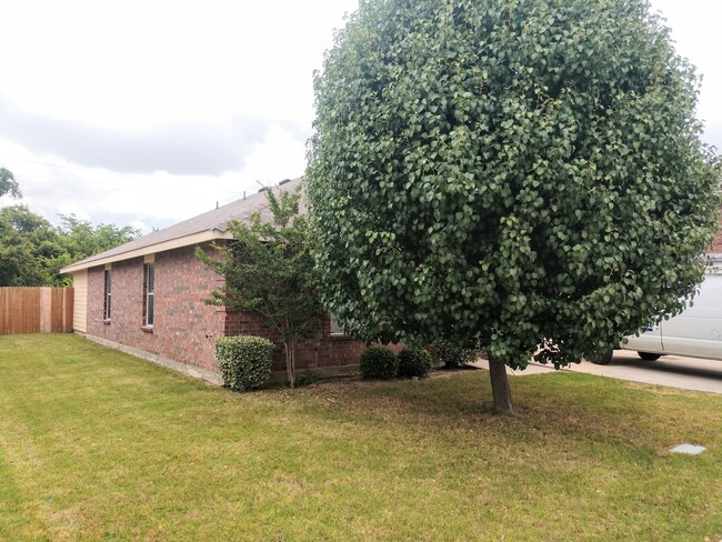 12033 Shine Ave in Rhome, TX - Building Photo - Building Photo
