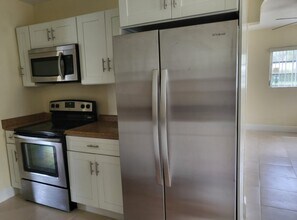 5311 NE 10th Ave in Pompano Beach, FL - Foto de edificio - Building Photo