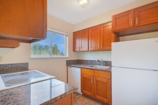 9512 Oswego N Ave, Unit 7 in Portland, OR - Building Photo