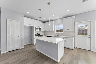 8211 James Franklin St in Houston, TX - Building Photo - Building Photo