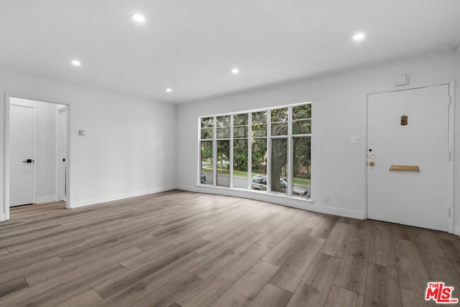 10303 Ilona Ave in Los Angeles, CA - Building Photo - Building Photo