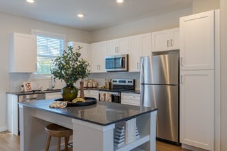 Ascend Cottages At Highland Square in Hendersonville, NC - Building Photo - Building Photo