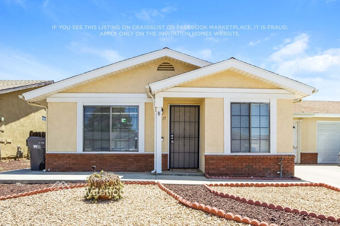27317 Del Monte Ln in Menifee, CA - Foto de edificio
