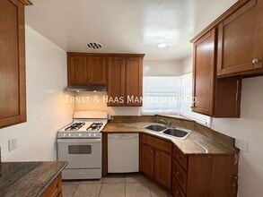 932 Gardenia Ave in Long Beach, CA - Building Photo - Building Photo
