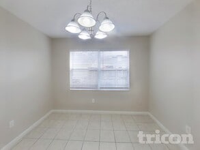 711 Climate Dr in Brandon, FL - Foto de edificio - Building Photo