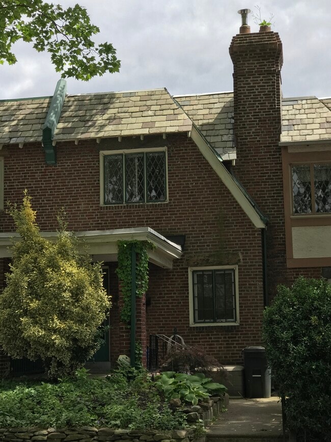 property at 3444 W Queen Ln