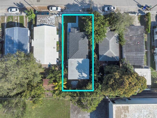 6940 NW 6th Ct in Miami, FL - Building Photo - Building Photo