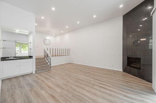 4655 Natick Ave, Unit 2 in Sherman Oaks, CA - Building Photo - Building Photo