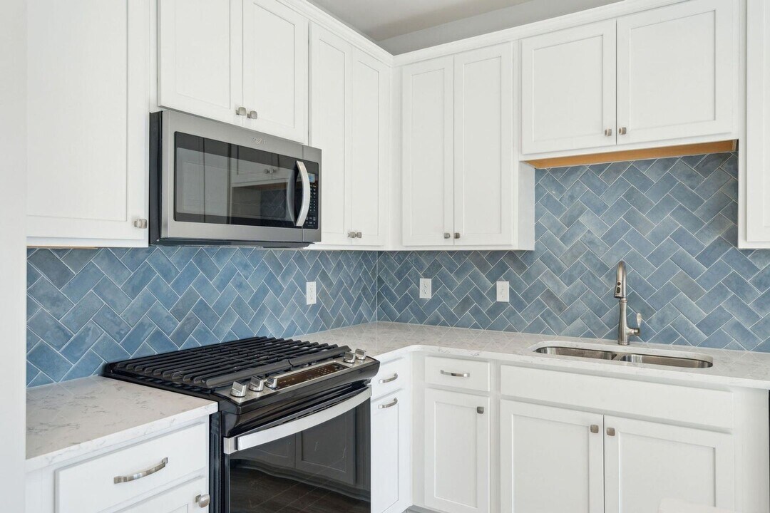 102 Hawthorne Landing Dr in Goose Creek, SC - Building Photo