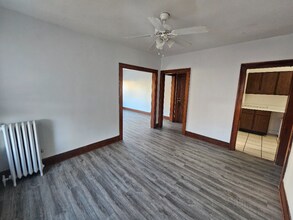 1560 7th Ave in Moline, IL - Building Photo - Building Photo