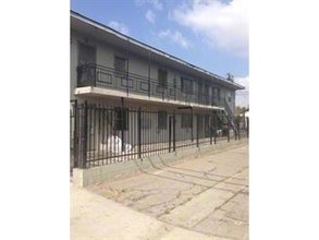 113 W Century Blvd in Los Angeles, CA - Building Photo - Building Photo