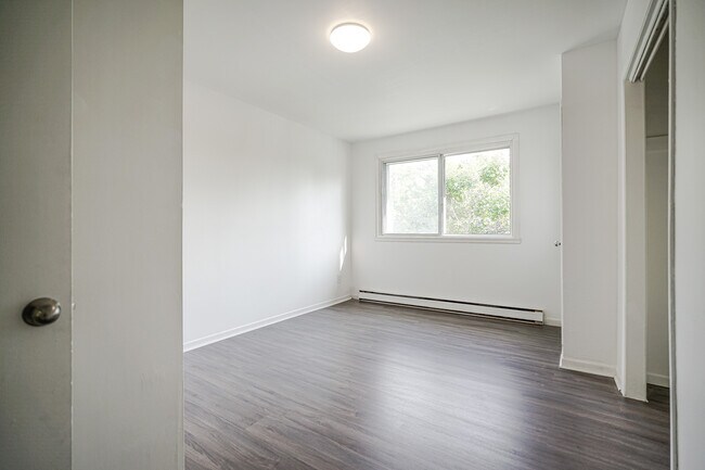 2555 Rue des Ormeaux in Montréal, QC - Building Photo - Building Photo