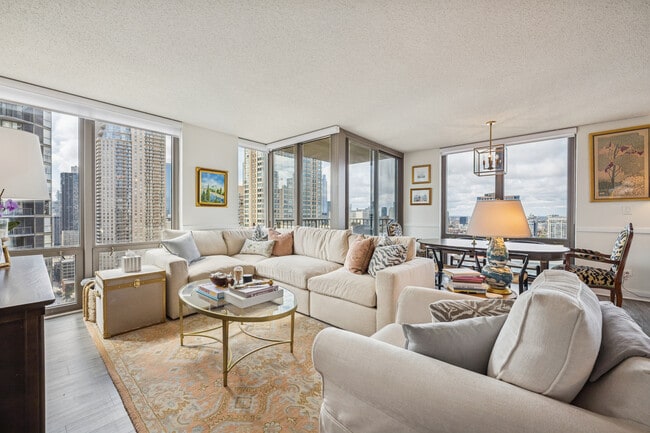 2 E Erie St in Chicago, IL - Building Photo - Building Photo