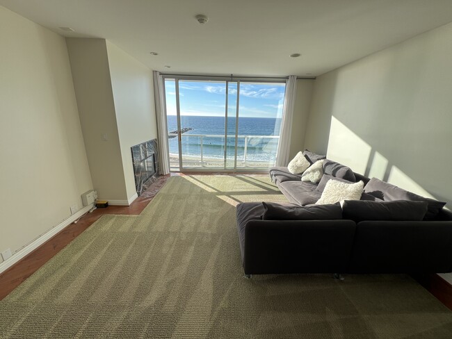 615 Esplanade, Unit 301 in Redondo Beach, CA - Building Photo - Building Photo