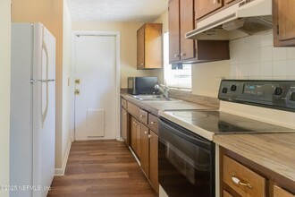 2124 Kusaie Dr in Jacksonville, FL - Building Photo - Building Photo