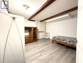 37 Pinemeadow Blvd in Toronto, ON - Building Photo - Building Photo