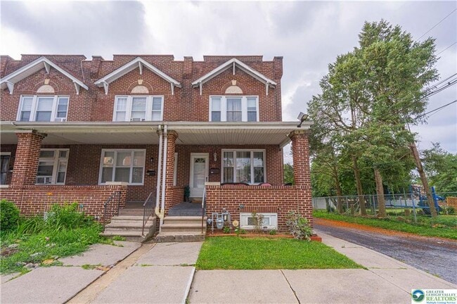 property at 754 W Cumberland St