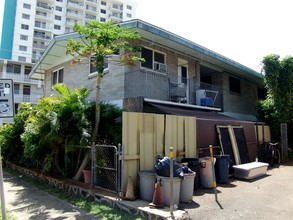 711 Olokele Ave in Honolulu, HI - Building Photo - Building Photo