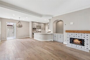 85 Passage in Irvine, CA - Building Photo