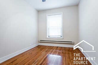 613 W Melrose St, Unit B2 in Chicago, IL - Foto de edificio - Building Photo