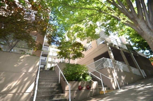property at 506 E Howell St