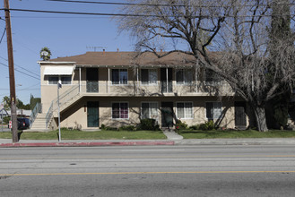 Oxnard Street in North Hollywood, CA - Building Photo - Building Photo