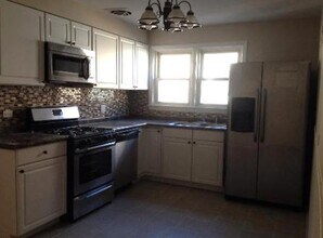 8923 Lavergne Ave, Unit 2S in Skokie, IL - Building Photo - Building Photo