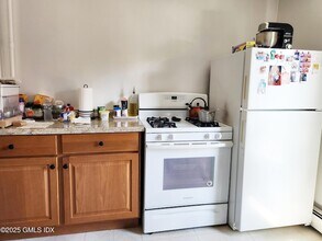 18 Harold Ave, Unit B in Greenwich, CT - Building Photo - Building Photo