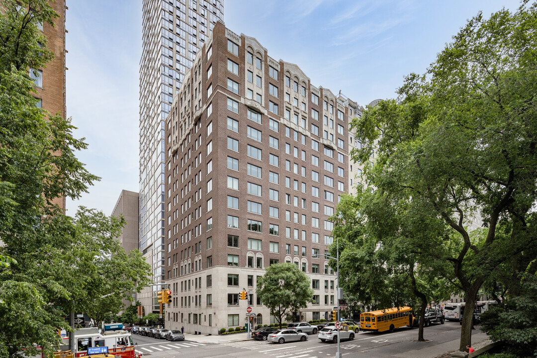 Twelve Twelve Fifth Avenue in New York, NY - Building Photo