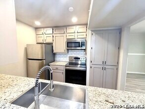 105 Brentwood Dr in New Braunfels, TX - Building Photo - Building Photo