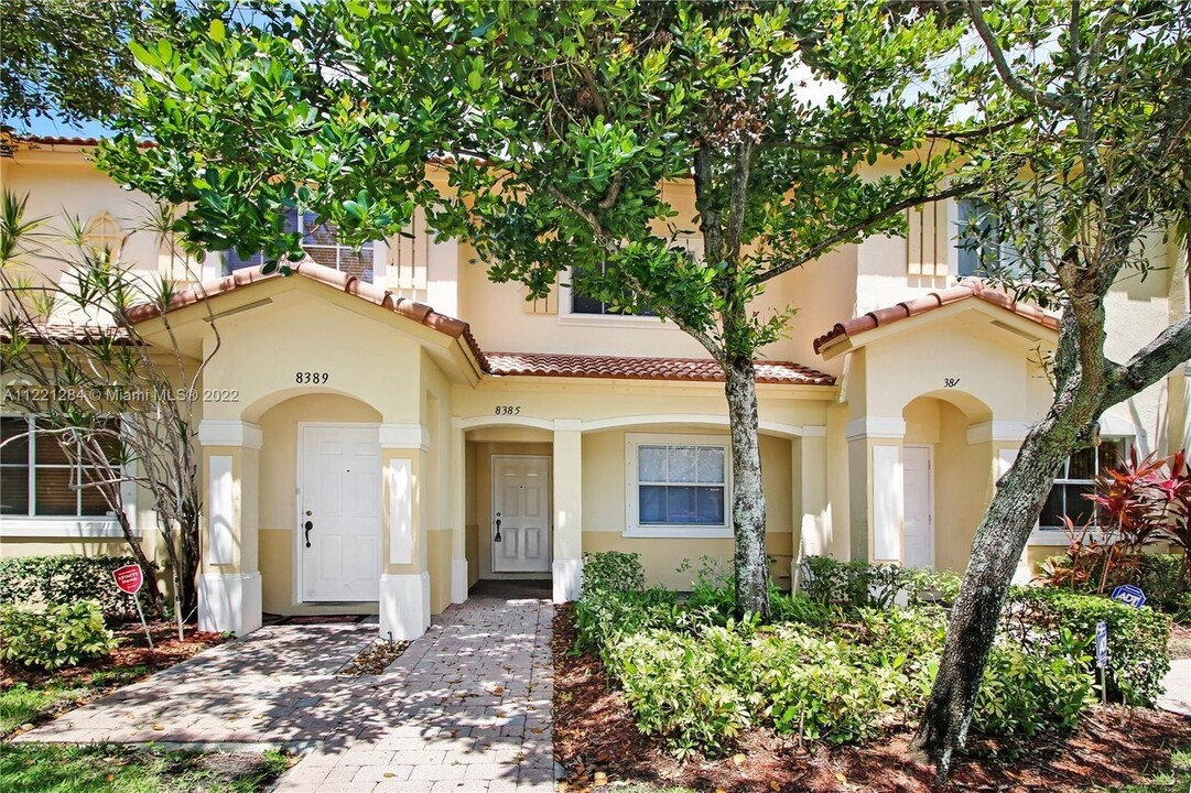 8385 SW 25th Ct in Miramar, FL - Building Photo