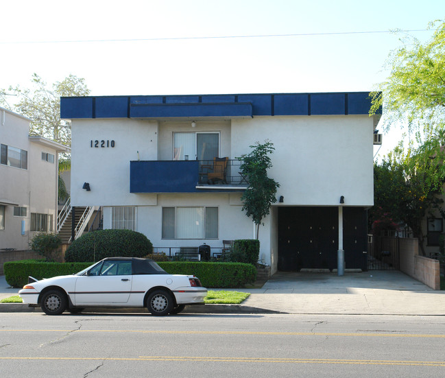 12210 Magnolia Blvd in Valley Village, CA - Building Photo - Building Photo