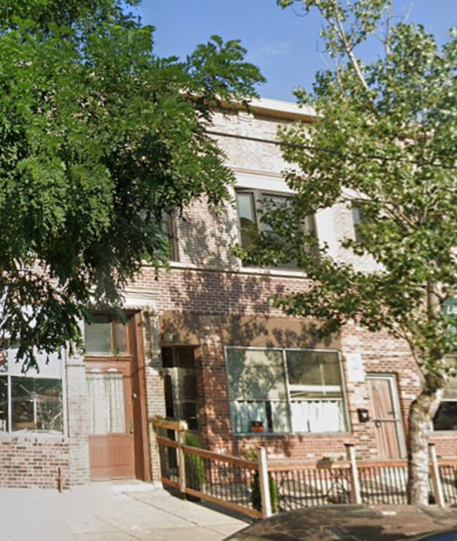 property at 5937 N Broadway