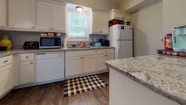 900 Autumn Cir in College Station, TX - Foto de edificio - Building Photo