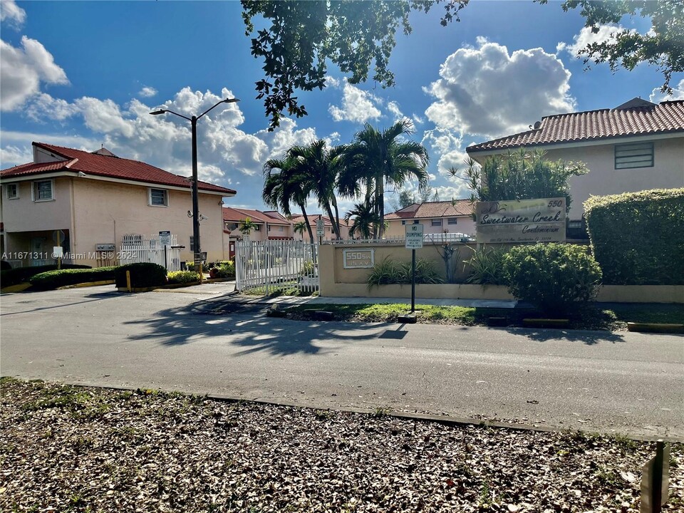 550 SW 115th Ave in Miami, FL - Building Photo