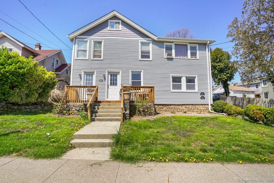 139 Edgefield Ave in Milford, CT - Building Photo
