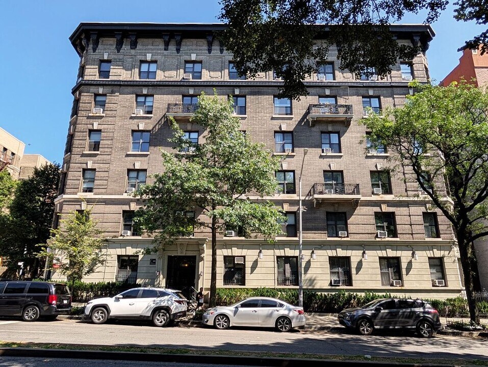 668 Riverside Dr in New York, NY - Foto de edificio