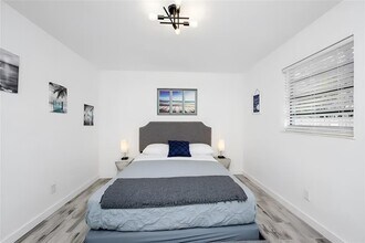 1626 Fletcher St, Unit 3 in Hollywood, FL - Foto de edificio - Building Photo