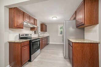 4716 N Olive St in Kansas City, MO - Building Photo - Building Photo