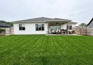 4916 Plumthicket Dr in Manhattan, KS - Building Photo - Building Photo