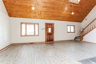 4745 Summit Rd SW in Pataskala, OH - Foto de edificio - Building Photo