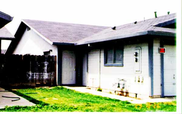 5905-5907 Claus Rd in Riverbank, CA - Building Photo