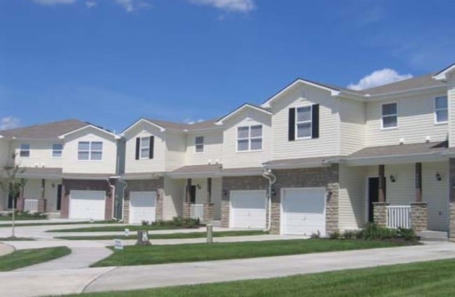 Holly Ridge Townhomes in Kansas City, MO - Foto de edificio - Building Photo