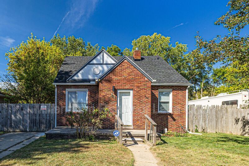 697 Lounsbury Ave in Pontiac, MI - Foto de edificio