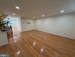 1835 Staley Manor Dr in Silver Spring, MD - Building Photo - Building Photo