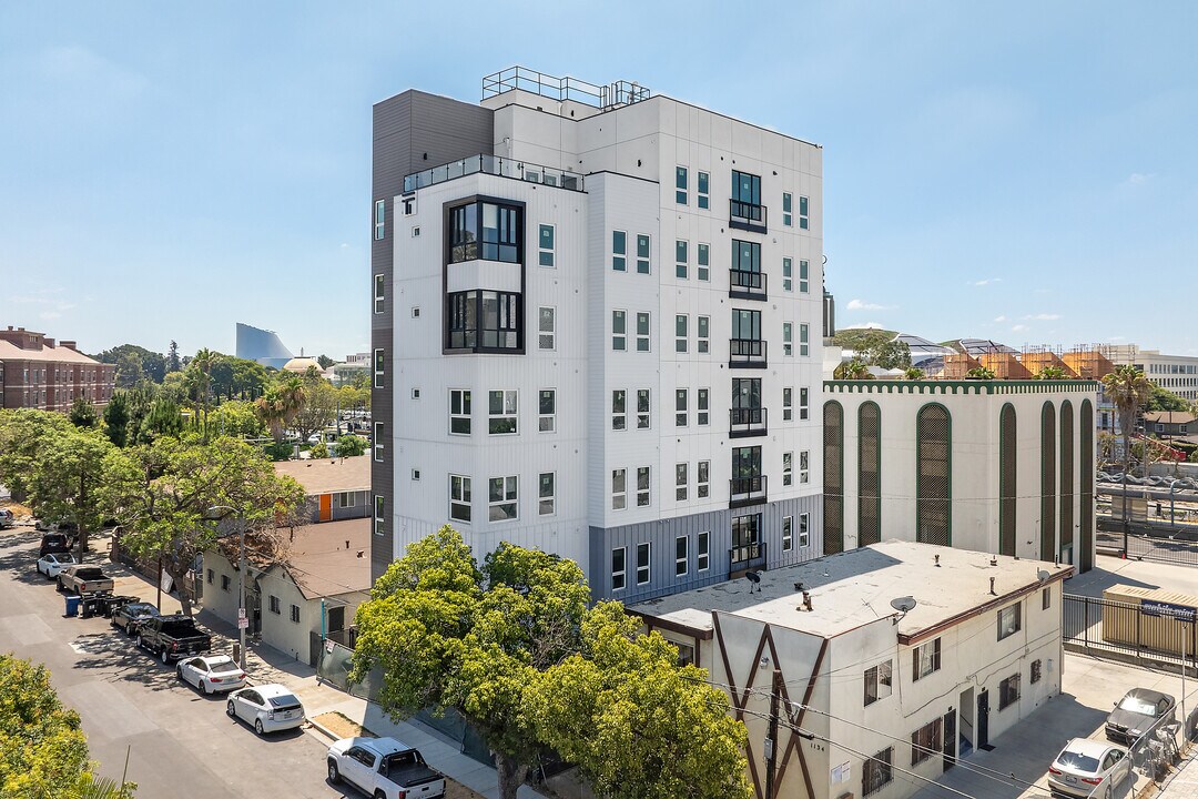 Polaris LUX in Los Angeles, CA - Foto de edificio