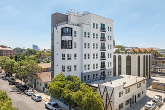 1128 W 37th Dr in Los Angeles, CA - Building Photo - Building Photo