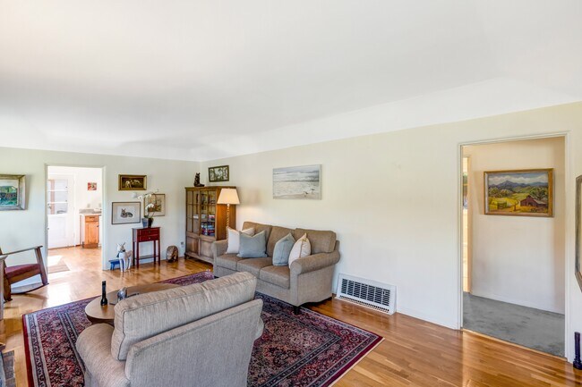 969 Egan Ave in Pacific Grove, CA - Building Photo - Building Photo